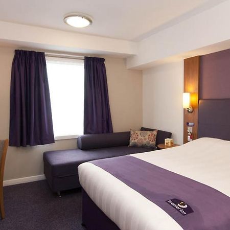 Premier Inn Epsom Central Dış mekan fotoğraf