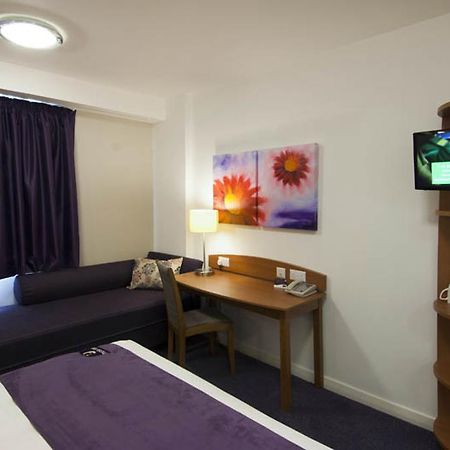 Premier Inn Epsom Central Dış mekan fotoğraf