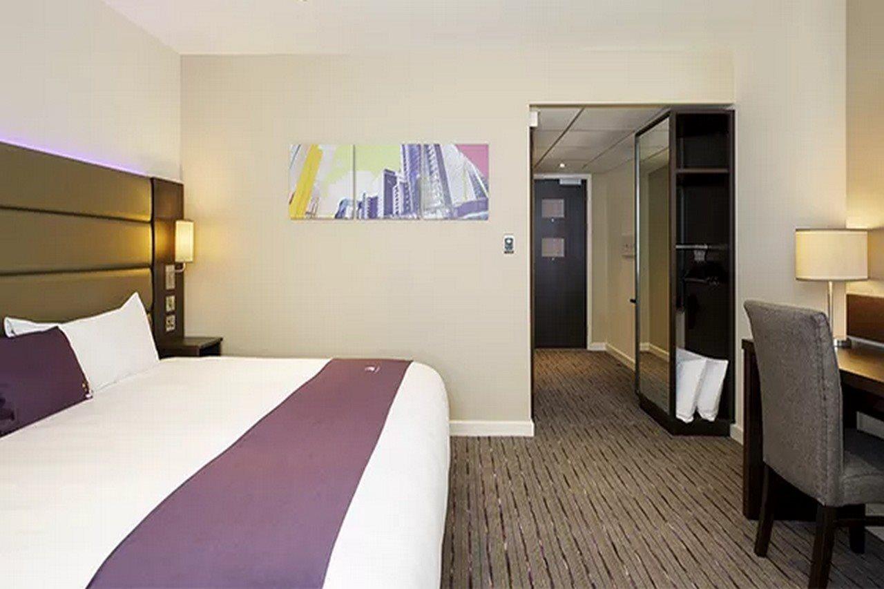 Premier Inn Epsom Central Dış mekan fotoğraf