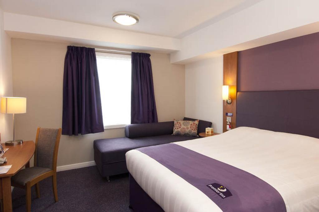 Premier Inn Epsom Central Dış mekan fotoğraf