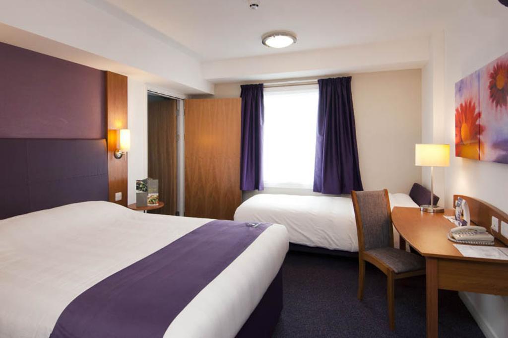 Premier Inn Epsom Central Oda fotoğraf