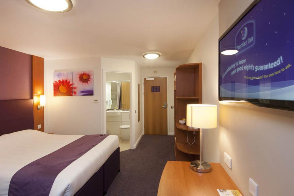 Premier Inn Epsom Central Dış mekan fotoğraf