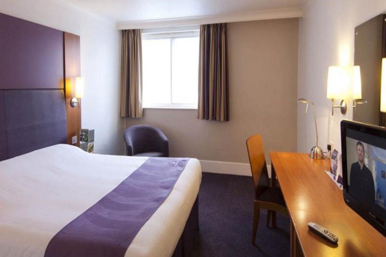 Premier Inn Epsom Central Dış mekan fotoğraf