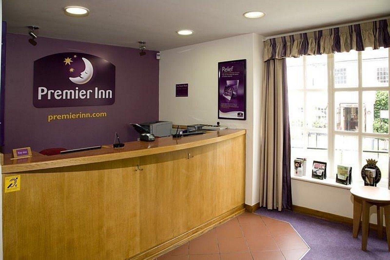 Premier Inn Epsom Central Dış mekan fotoğraf