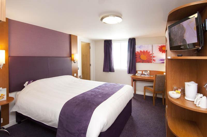 Premier Inn Epsom Central Dış mekan fotoğraf