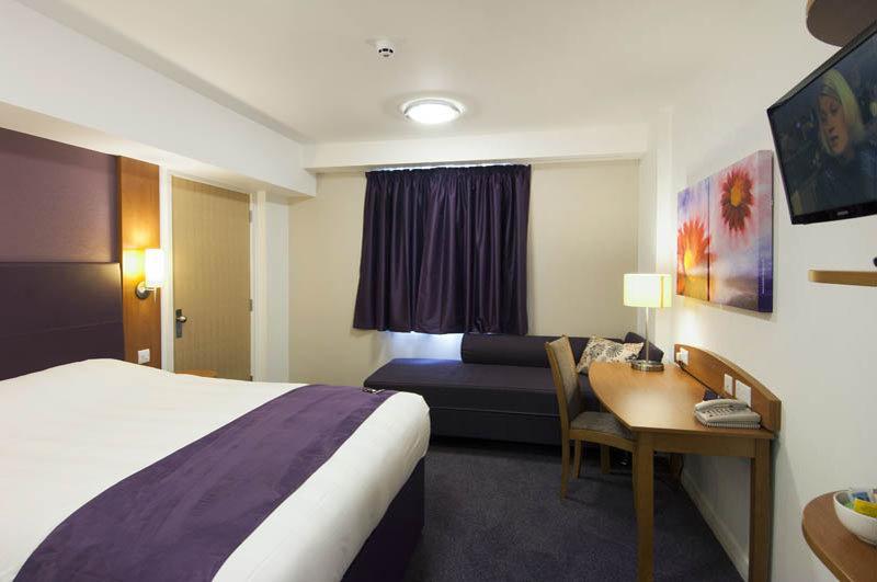 Premier Inn Epsom Central Dış mekan fotoğraf