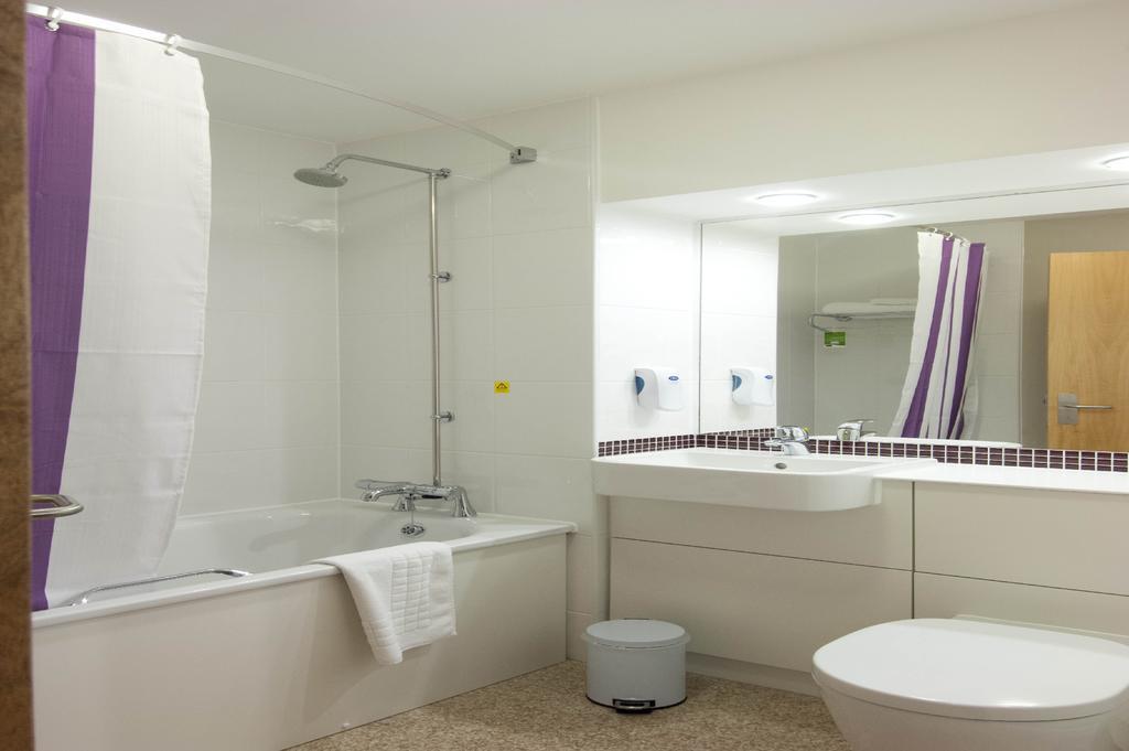 Premier Inn Epsom Central Dış mekan fotoğraf